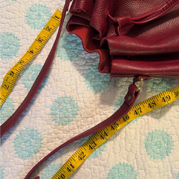 PENDLETON LEATHER GOODS ** Deep Red** Leather Crossbody Bucket Purse - Picture 9 of 9